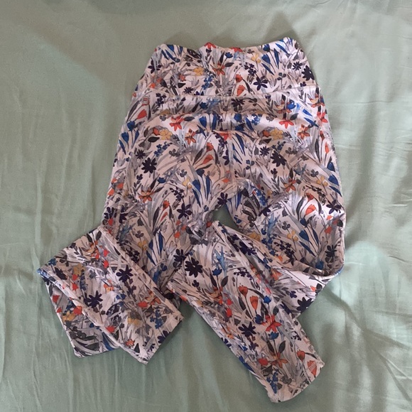 Fabletics Flower Leggings - Picture 4 of 5